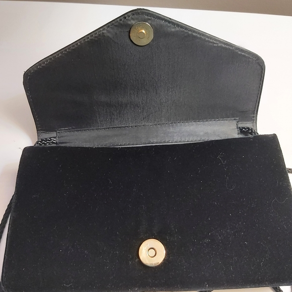 Vintage 90s black velours clutch/handbag - Picture 4 of 5